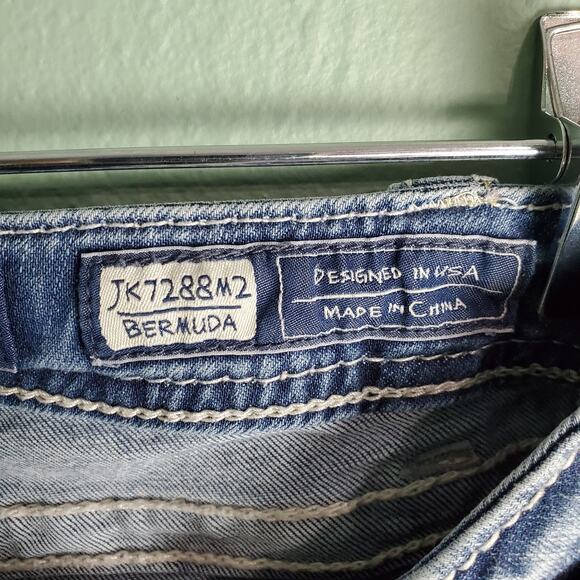 Miss Me Girl's Big Border Flap Pocket Embroidered Bling Bermuda Shorts Size 14 - Picture 3 of 10